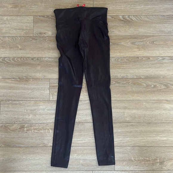 Spanx Faux Leather Burgandy leggings EUC - Picture 5 of 7